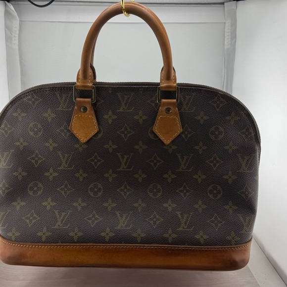 Louis Vuitton Authenticated Alma Satchel with Monogram Pattern - Picture 4 of 10